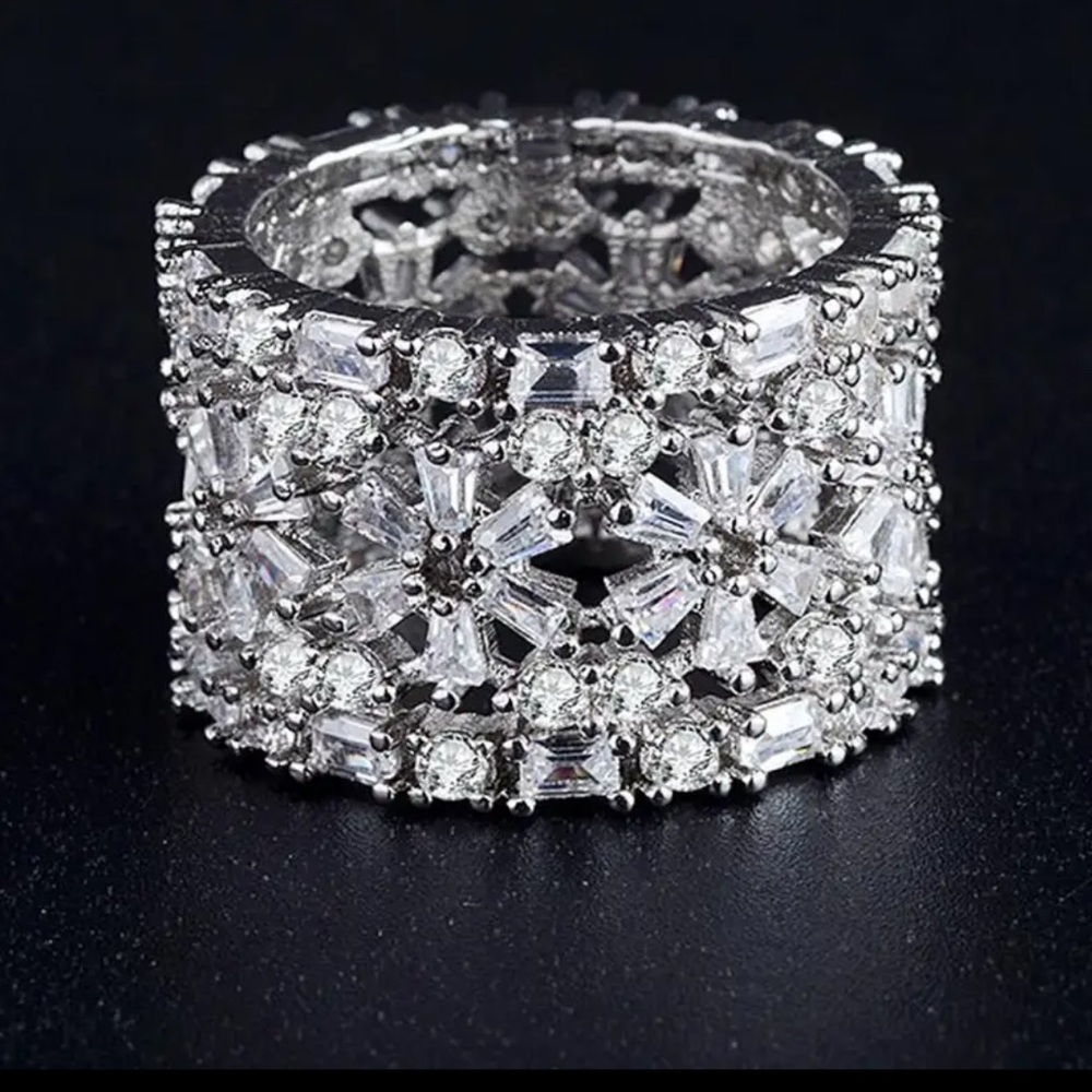 Flower Ring - Picture 2 of 3
